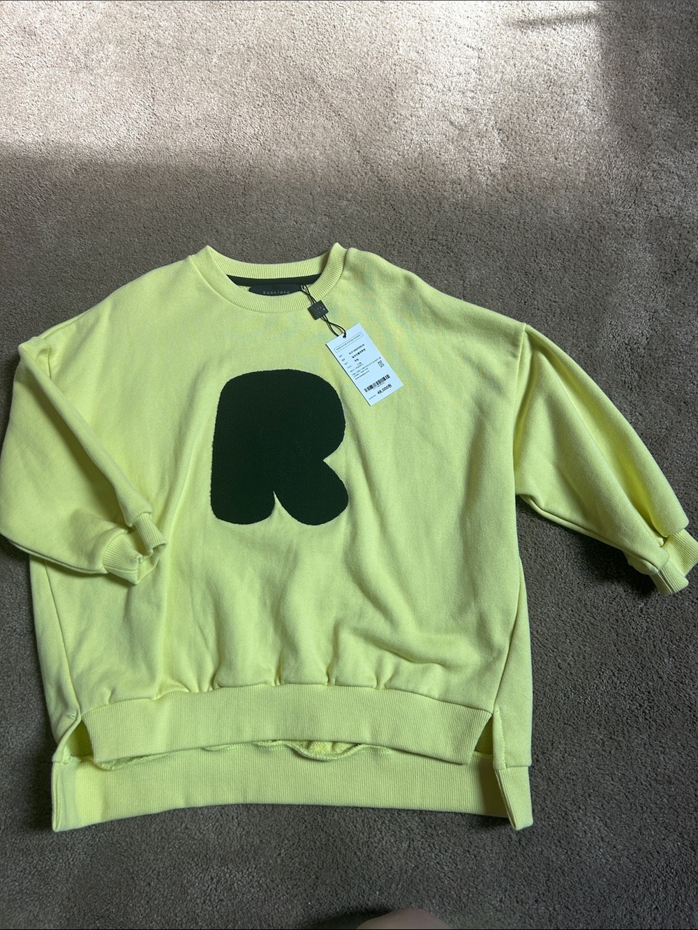 NWT RoanJane Yellow Sweatshirt with Black 'R' Graphic (US size 4T-5)